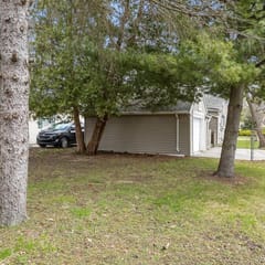 East Lansing 2BR | 5-Min Walk to MSU, Fast WiFi | Sleeps 4