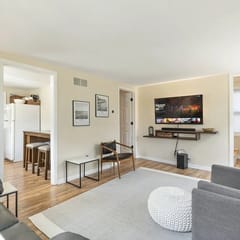 East Lansing 2BR | 5-Min Walk to MSU, Fast WiFi | Sleeps 4
