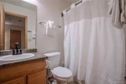River Mountain Lodge Studio | Two Queen Beds & Pool | Sleeps 4 - Image 2