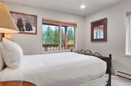 Tyra 3BR Ski-In/Ski-Out | Snowflake Lift & Main St | Sleeps 8 - Image 3