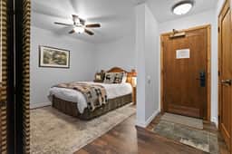 Tyra Riverbend Studio | Snowflake Lift & Sauna | Sleeps 4 - Image 3