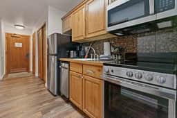 Tyra Riverbend studio — Snowflake lift & hot tubs - Image 5