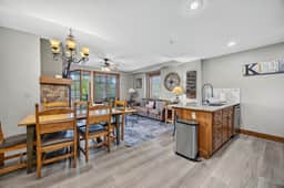 Mountain Thunder Lodge 2BR Corner | A/C + Town Views | Sleeps 6 - Image 2