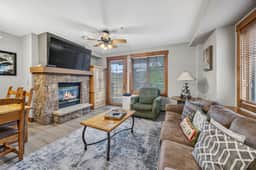 Mountain Thunder Lodge 2BR Corner | A/C + Town Views | Sleeps 6 - Image 3