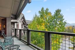Mountain Thunder Lodge 3BR Penthouse | En-Suites | Sleeps 8 - Image 4