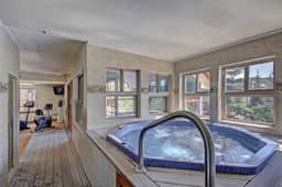 River Mountain Lodge Studio | Full Kitchen & Murphy Bed | Sleeps 4 - Image 3
