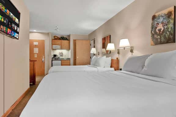 River Mountain Lodge — Two Queens + Pool - Image 1