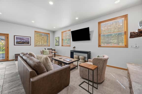 Blue River mountain home — 5 min to Breck, hot tub - Image 1