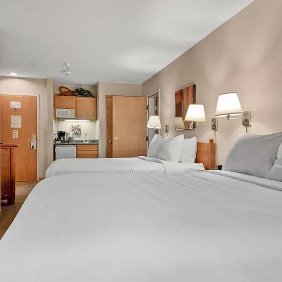 River Mountain Lodge — Two Queens + Pool - Image 1