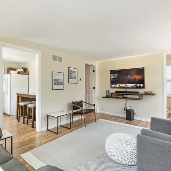 East Lansing 2BR | 5-Min Walk to MSU, Fast WiFi | Sleeps 4 - Image 1