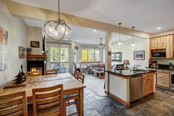 Winter Park 4BR Townhome | River Views & Hot Tub | Sleeps 8 - Image 4