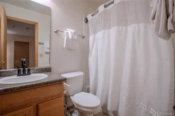 River Mountain Lodge Studio | Two Queen Beds & Pool | Sleeps 4 - Image 2