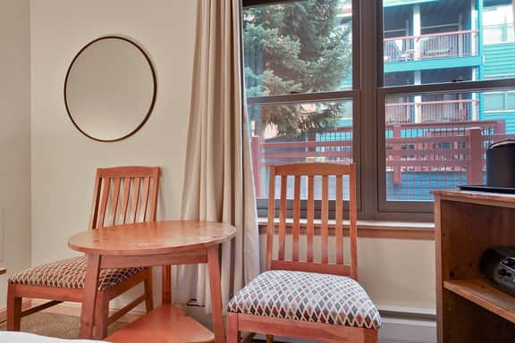 River Mountain Lodge Studio | Two Queen Beds & Pool | Sleeps 4 - Image 3
