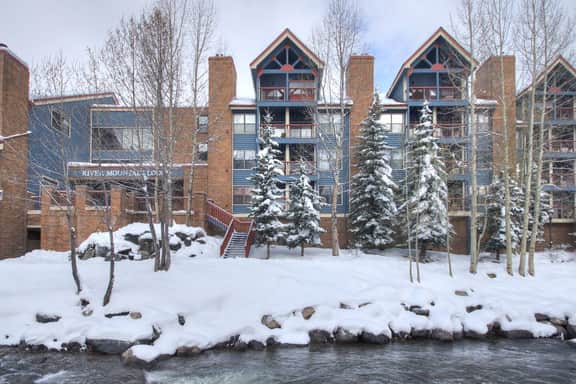 River Mountain Lodge Studio | Two Queen Beds & Pool | Sleeps 4 - Image 5