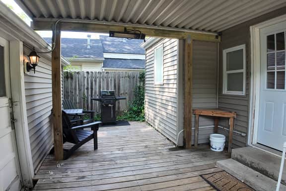 East Lansing 2BR | 5-Min Walk to MSU, Fast WiFi | Sleeps 4 - Image 4