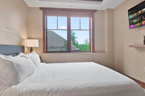 One Ski Hill Place 1BR | Central AC, Spa & Garage | Sleeps 4 - Image 2