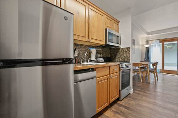 Tyra Riverbend Studio | Snowflake Lift & Sauna | Sleeps 4 - Image 4