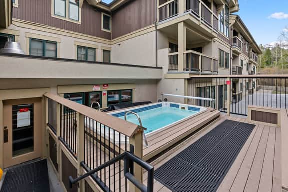 Tyra Riverbend Studio | Snowflake Lift & Sauna | Sleeps 4 - Image 5