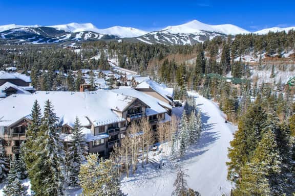 Mountain Thunder Lodge 3BR Penthouse | En-Suites | Sleeps 8 - Image 5
