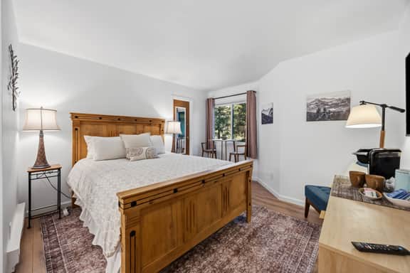 Keystone Studio | Walk to Lake, Pool & Hot Tub | Sleeps 2 - Image 5