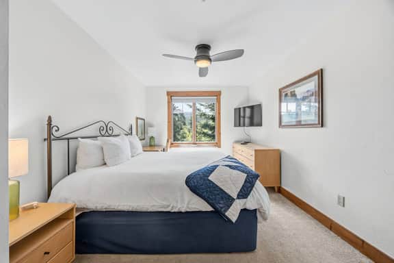 Mountain Thunder Lodge 2BR | Mountain Views, Main St Walk | Sleeps 6 - Image 4