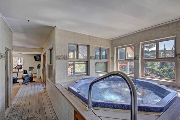 River Mountain Lodge Studio | Full Kitchen & Murphy Bed | Sleeps 4 - Image 3