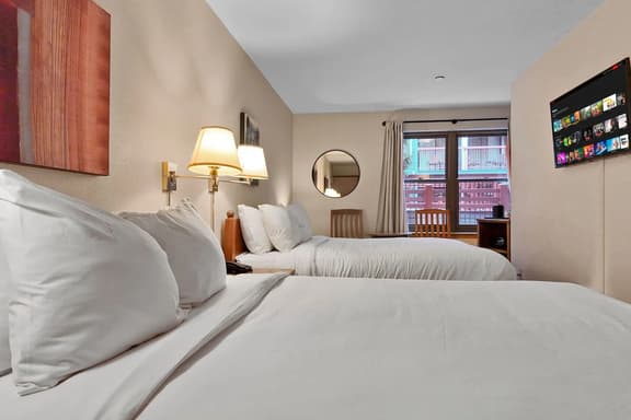 River Mountain Lodge Studio | Two Queen Beds & Pool | Sleeps 4 - Image 1