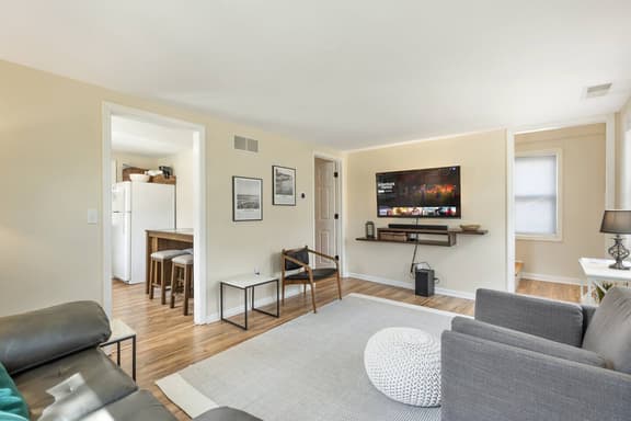 East Lansing 2BR | 5-Min Walk to MSU, Fast WiFi | Sleeps 4 - Image 1