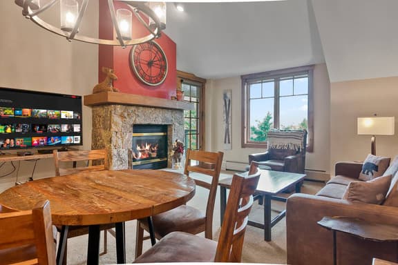 Mountain Thunder Lodge 3BR Penthouse | En-Suites | Sleeps 8 - Image 1