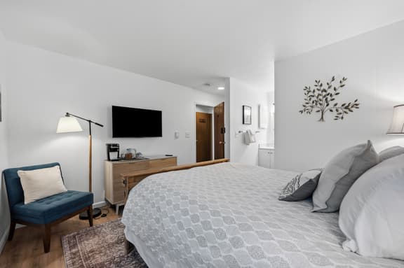 Keystone Studio | Walk to Lake, Pool & Hot Tub | Sleeps 2 - Image 1