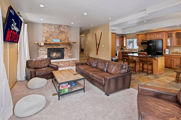 Blue River 3BR | 5 Min to Breck, Hot Tub & Game Room | Sleeps 10 - Image 1