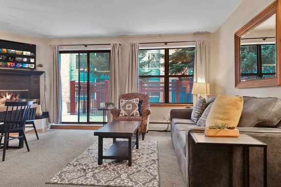 River Mountain Lodge Studio | Full Kitchen & Murphy Bed | Sleeps 4 - Image 1